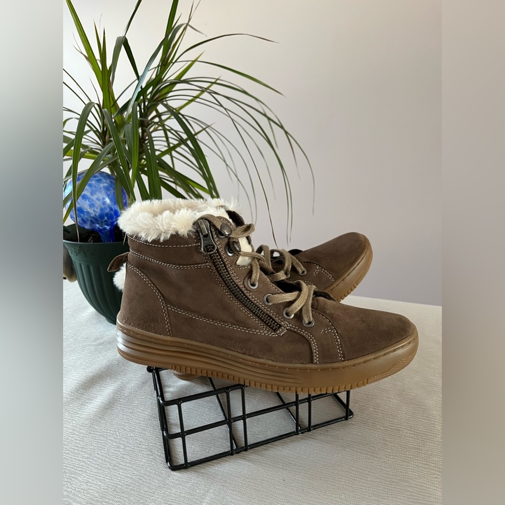 Women’s EARTH SHOES JOLT - TAUPE